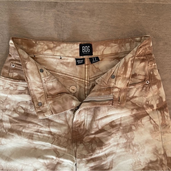 BDG High Rise Baggy Brown Acid Wash Jeans - Picture 5 of 5